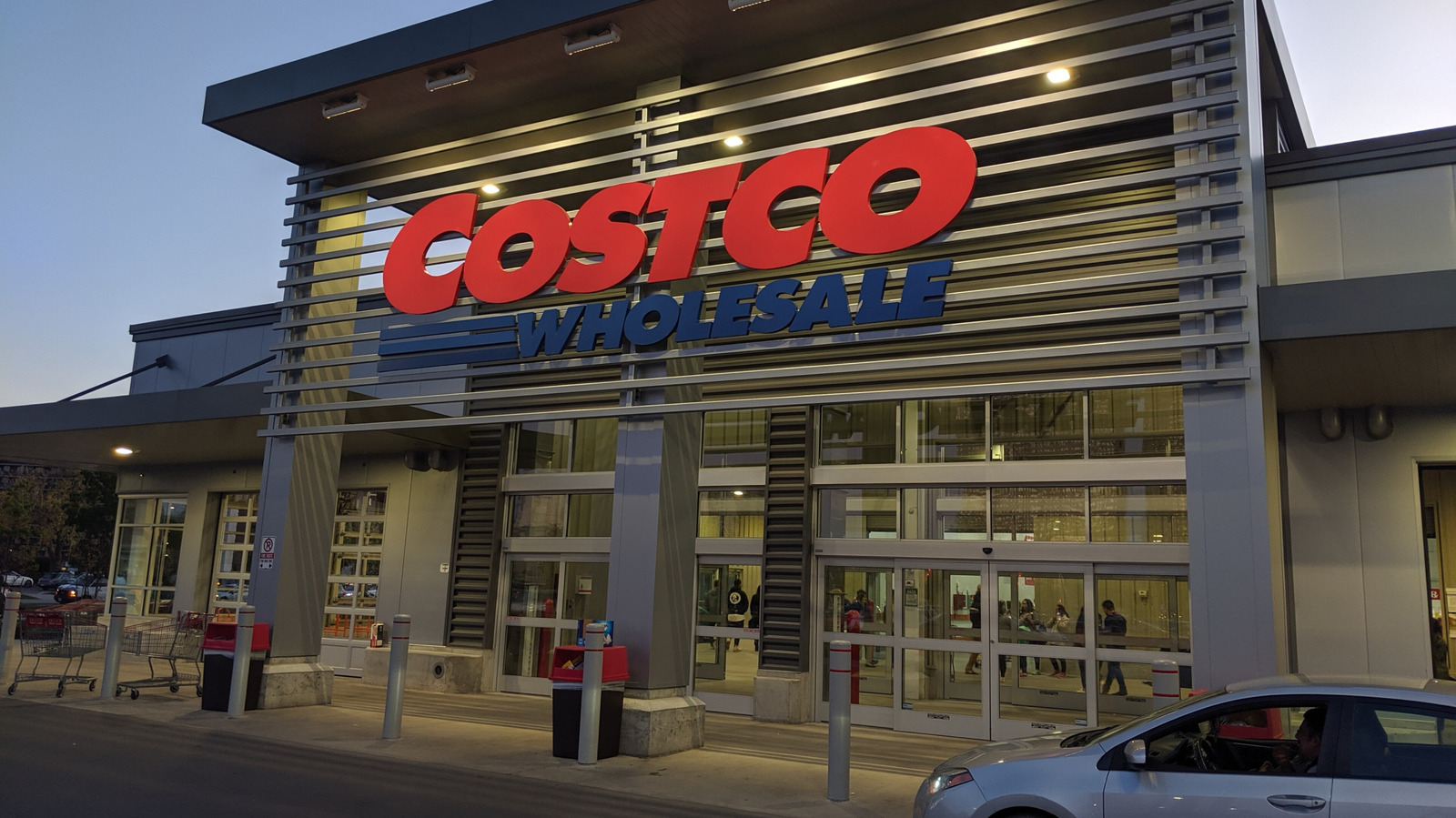 Sam’s Club vs Costco: Siapa Pionir Sejati Gudang Belanja Amerika?