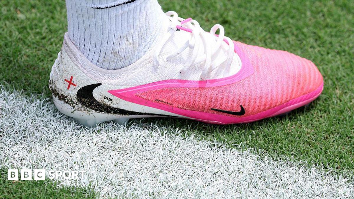 Sepatu Bola Pink Mendominasi Piala Dunia 2026, Ini Strategi di Balik Warna yang Seragam