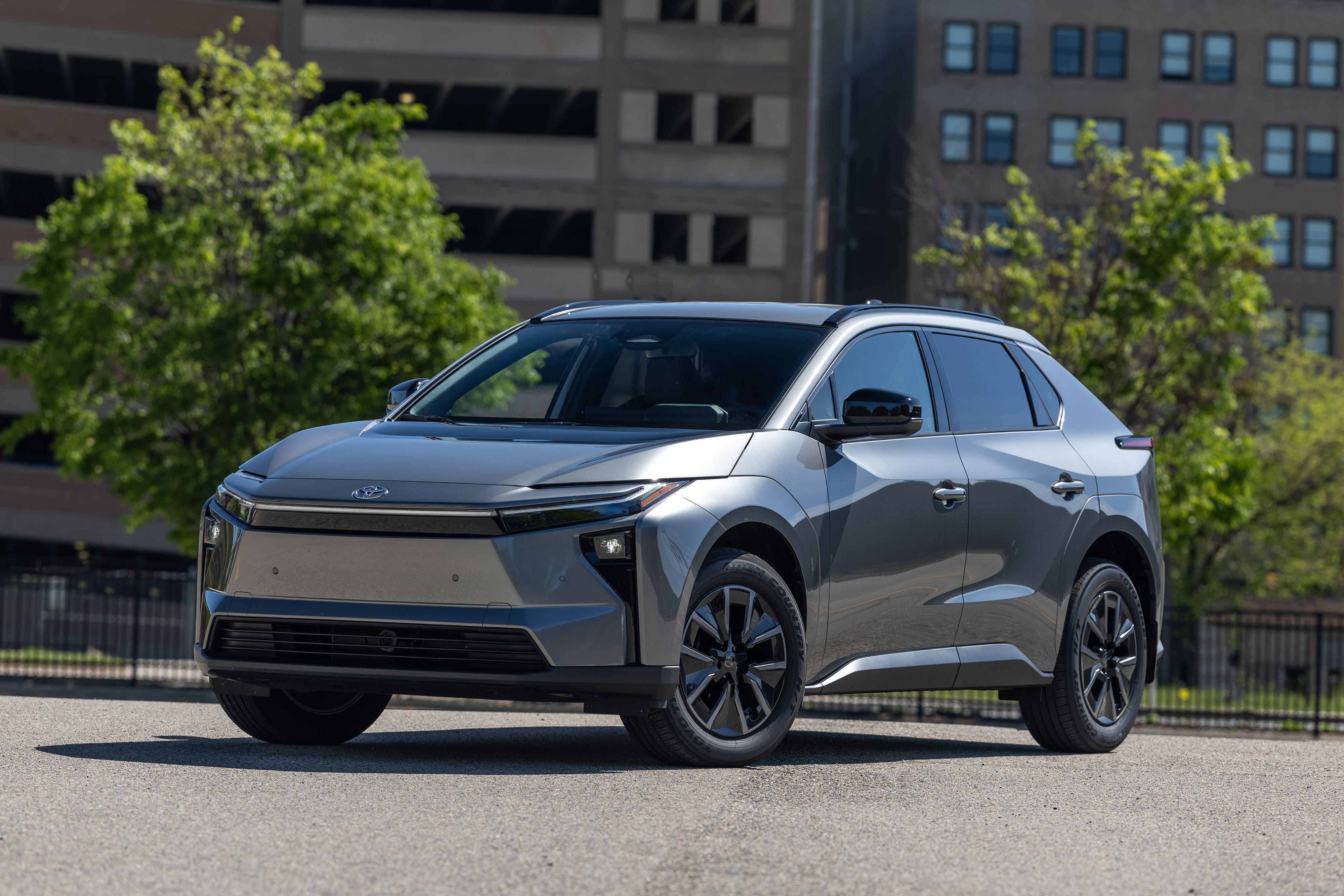 Toyota bZ 2026 Resmi Pakai Nama Baru, Tenaga dan Jangkauan Naik Signifikan