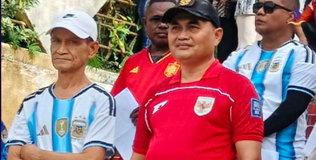 Bupati dan Wakil Bupati Kepulauan Aru Pakai Jersey Beda di Deklarasi Damai Suporter Piala Dunia 2026, Ratusan Fans Meriahkan Pawai