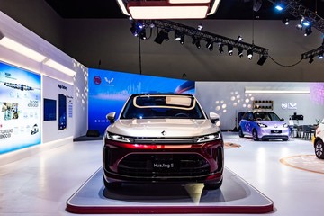 Wuling Huajing S SUV Tiga Baris Hasil Kolaborasi dengan Huawei Meluncur di Malaysia