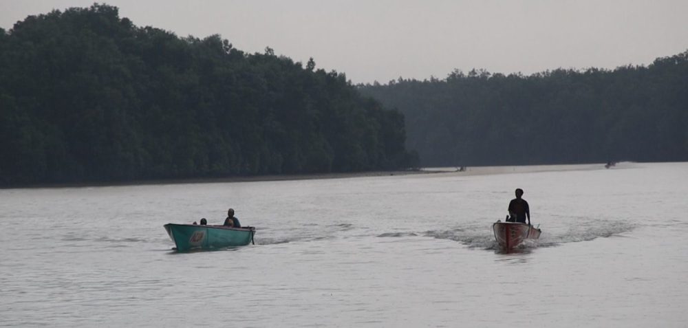 Perahu Tradisional Berlomba di Perairan PPU, Warga Pesisir Padati Desa Babulu Laut