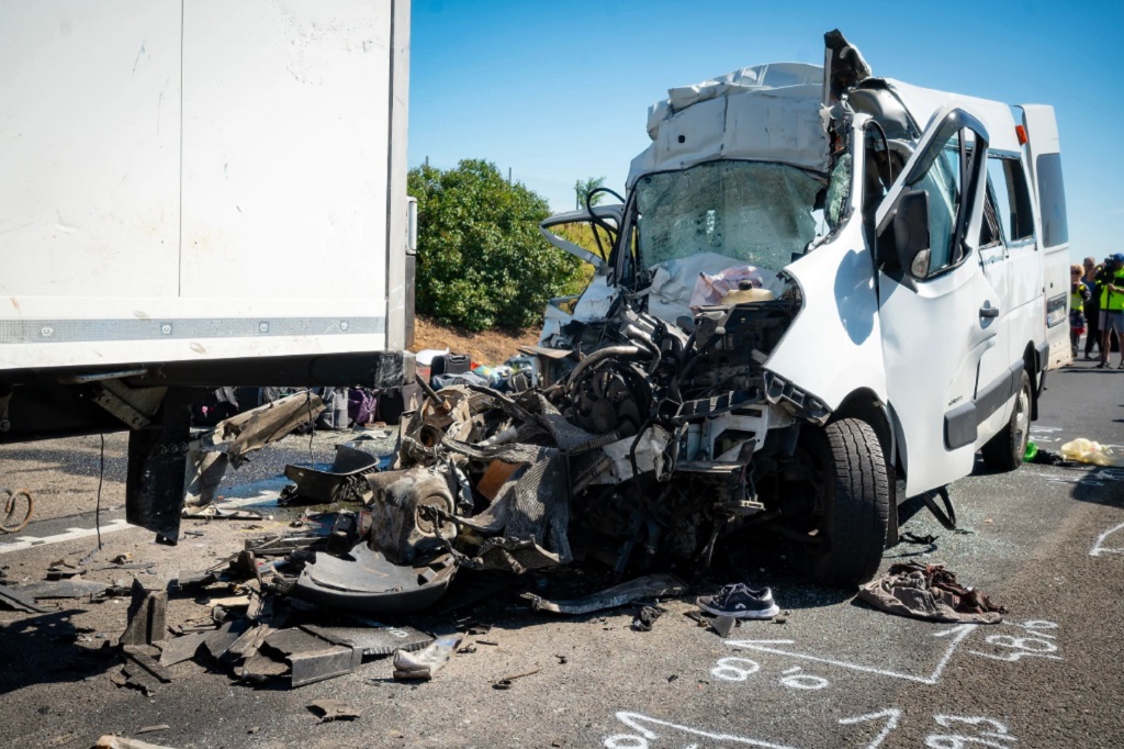 Kecelakaan Maut di Hungaria, Minibus Moldova Tabrak Truk yang Terbakar, 8 Tewas