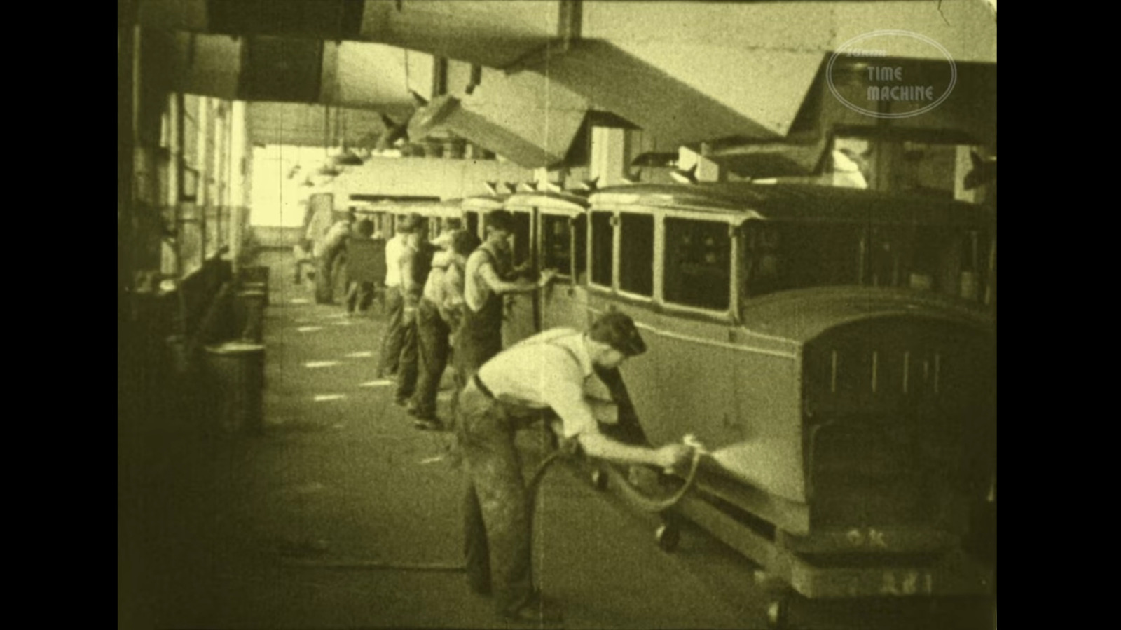 Video Proses Perakitan Mobil Era 1920-an: Mengingatkan pada Kompleksitas Komponen dan Material Otomotif