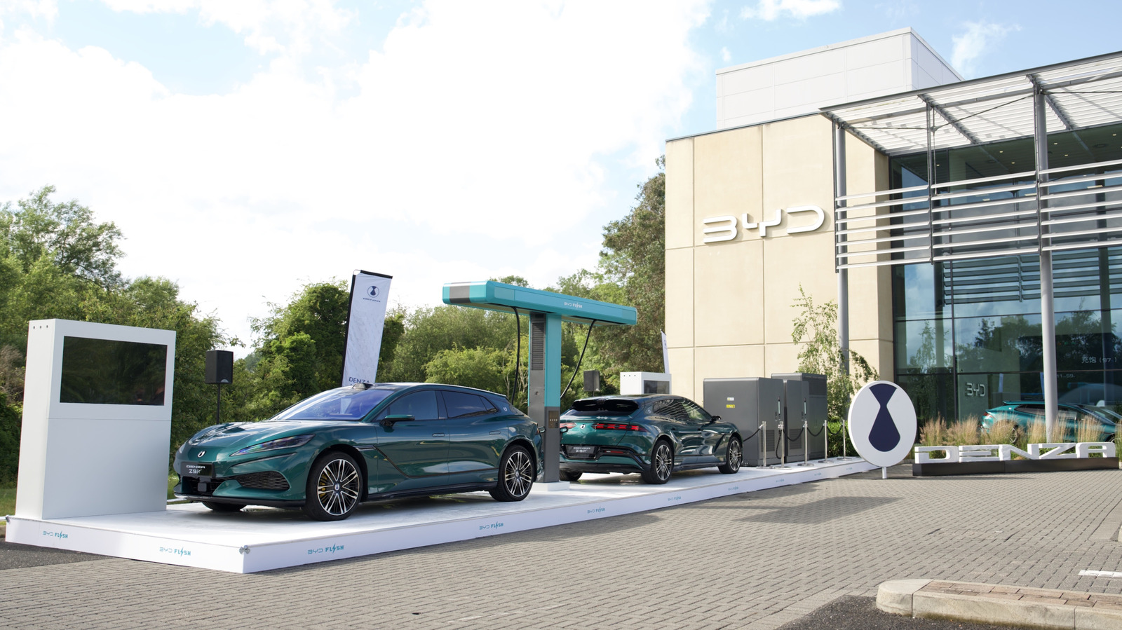 BYD Siapkan Jaringan Flash Charging 1.500 kW ke Kanada, Isi Daya 5 Menit untuk 400 Km