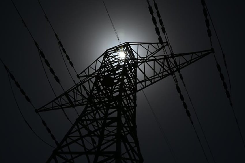 Blackout di Sejumlah Wilayah Jawa, PLN Minta Maaf dan Bantah Gangguan Total