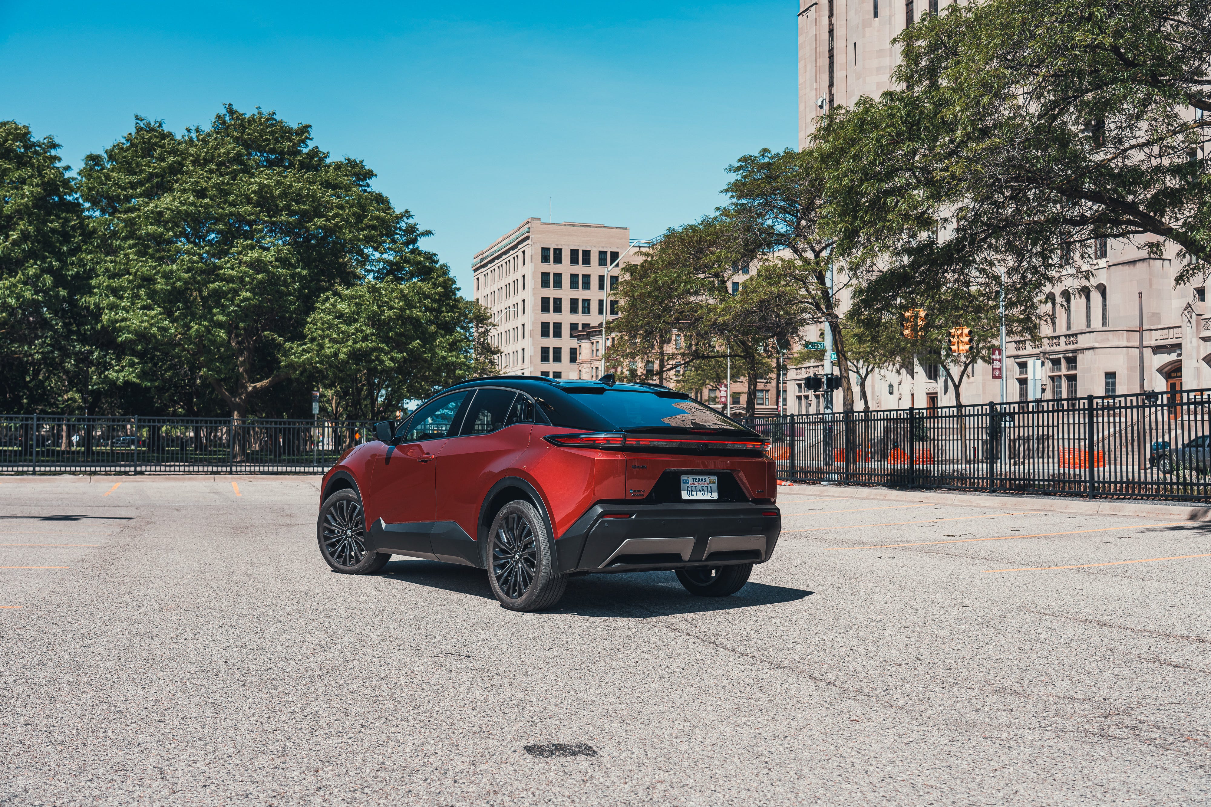 Toyota C-HR 2026 Kembali sebagai SUV Listrik, Desain Eksterior Terungkap