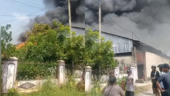 Ledakan Mesin Penggiling Kasur Picu Kebakaran Hanguskan Gudang Mebel di Lampung Timur, Rugi Rp 1,5 Miliar