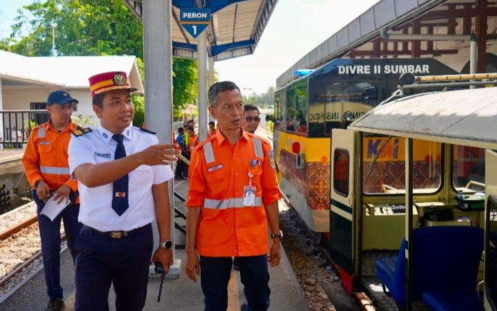 Antisipasi Lonjakan Penumpang Libur Sekolah, KAI Sumatera Barat Periksa Ketat Jalur Kereta dari Padang hingga Naras