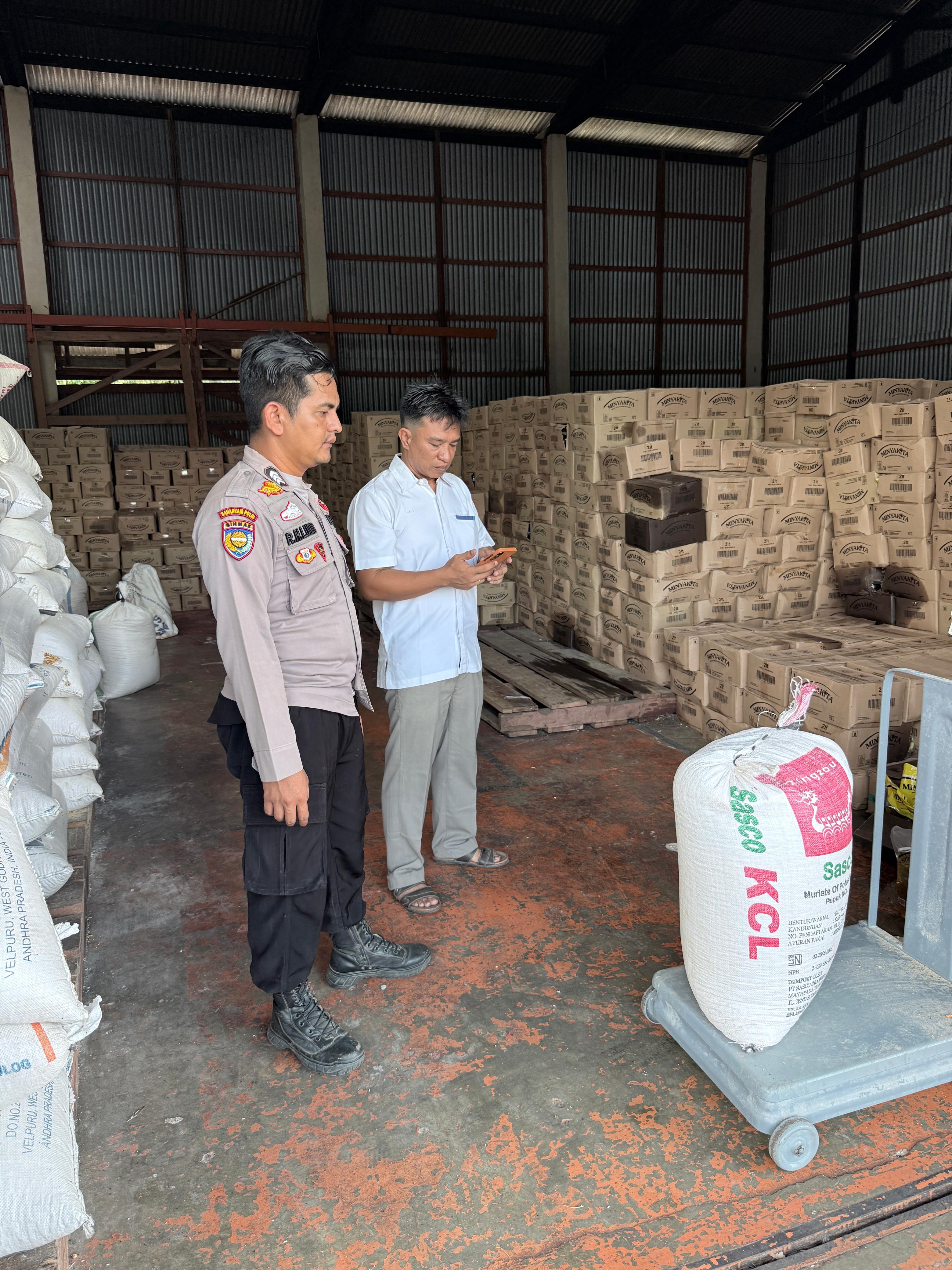 Polsek Kepenuhan dan Bulog Serap 1 Ton Jagung Petani Rokan Hulu, Harga Rp6.400 per Kg