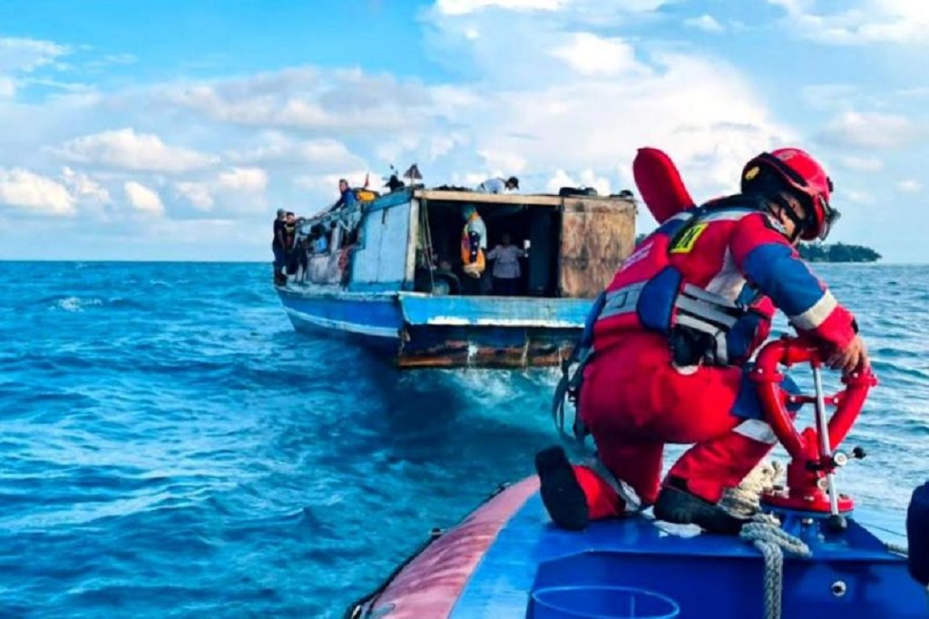 KM Sumber Makmur Alami Kendala di Perairan Pulau Panggang, 29 Penumpang dan Awak Dievakuasi