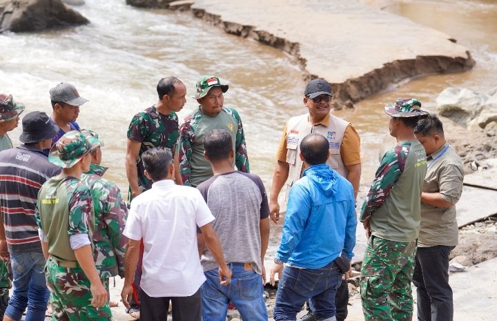 Mantan Pj Gubernur Aceh Safrizal ZA Raih Penghargaan Garda Kemanusiaan dari JMSI atas Penanganan Bencana Hidrometeorologi
