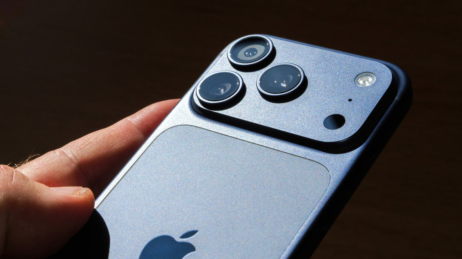 5 Aksesori Kamera iPhone di Amazon yang Layak Dibeli, dari Lensa Clip-On hingga Grip Profesional