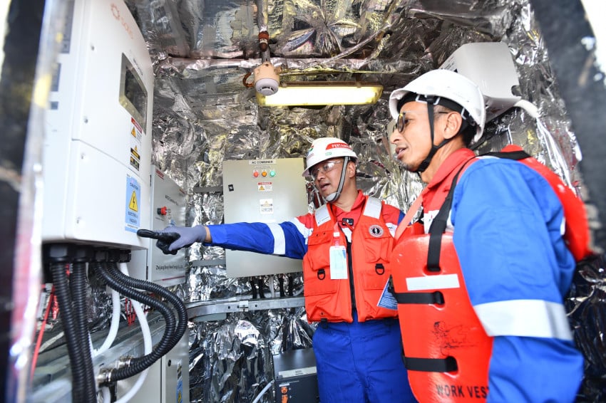 Pertamina Pasang PLTS di Kapal Tanker, Pangkas Emisi 79 Ton per Tahun