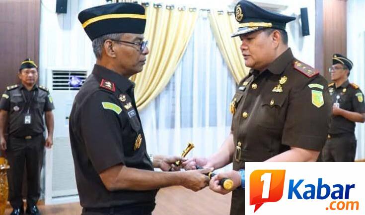 Kajati Sumut Muhibuddin Lantik Muhammad Junaidi sebagai Kajari Padang Lawas Utara, Gantikan Plt yang Bertugas Sejak Mei