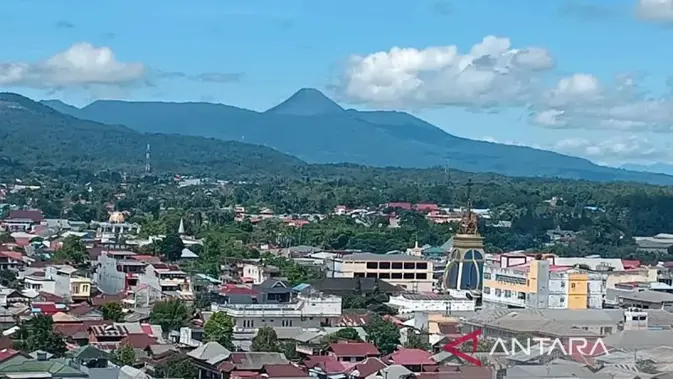 Badan Geologi Pertahankan Status Waspada Gunung Soputan, Radius Bahaya 1,5 Kilometer
