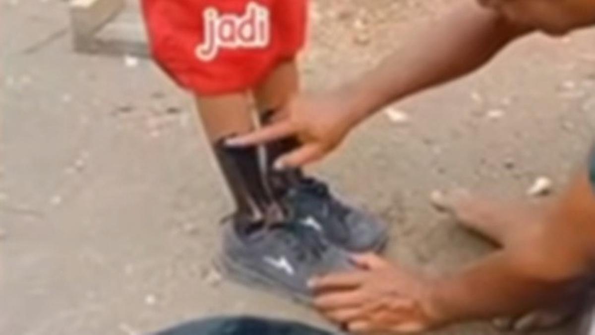 Viral Ayah di Timor Tengah Selatan Oleskan Arang ke Kaki Anak demi Kaus Sekolah, Pemda Turun Tangan