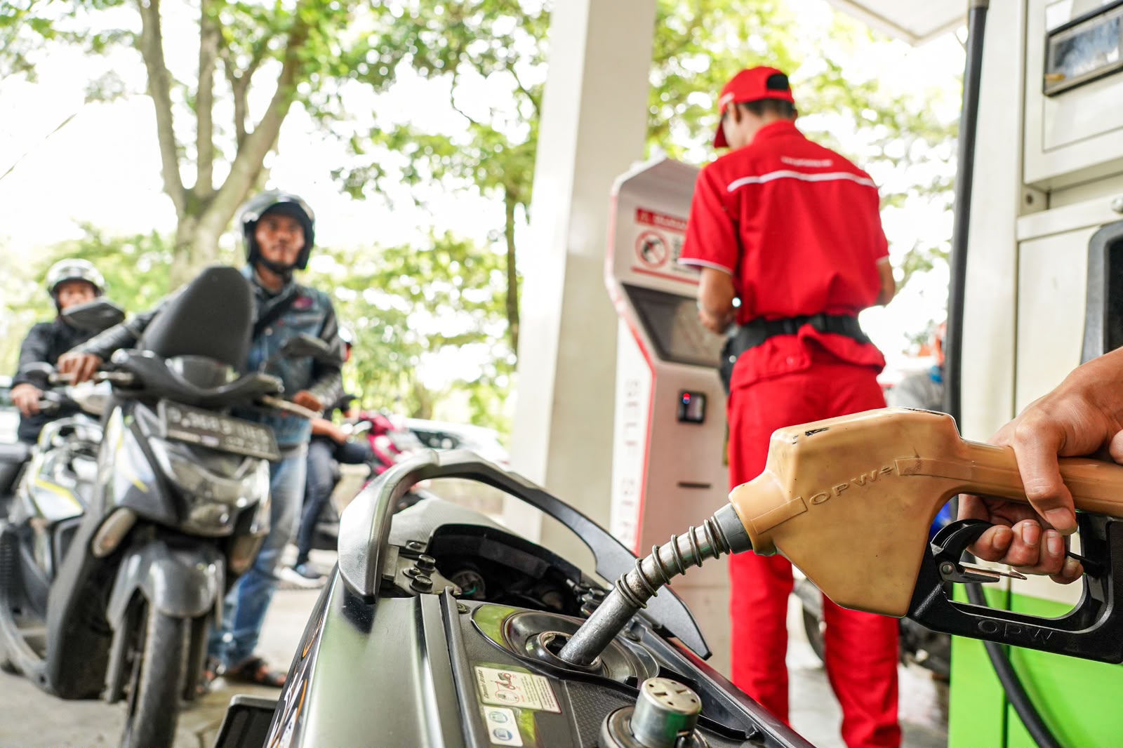 Pertamina Pastikan Pasokan BBM Aman di Jabodetabek, Banten, dan Jabar, Distribusi Diperketat di SPBU Padat