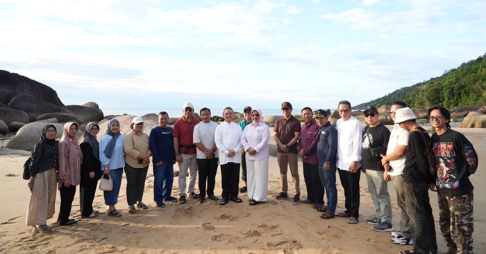 Gubernur Kalbar Ria Norsan Tinjau Infrastruktur Pantai Temajuk, Dorong Percepatan Wisata Perbatasan Sambas