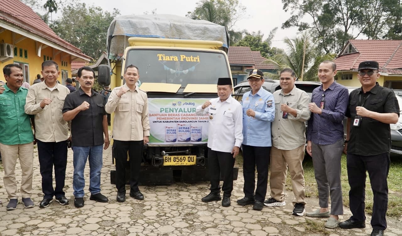 Gubernur Jambi Salurkan 10,1 Ton Beras Cadangan untuk Korban Banjir di Sarolangun, Sebut Proses Terkendala Administrasi