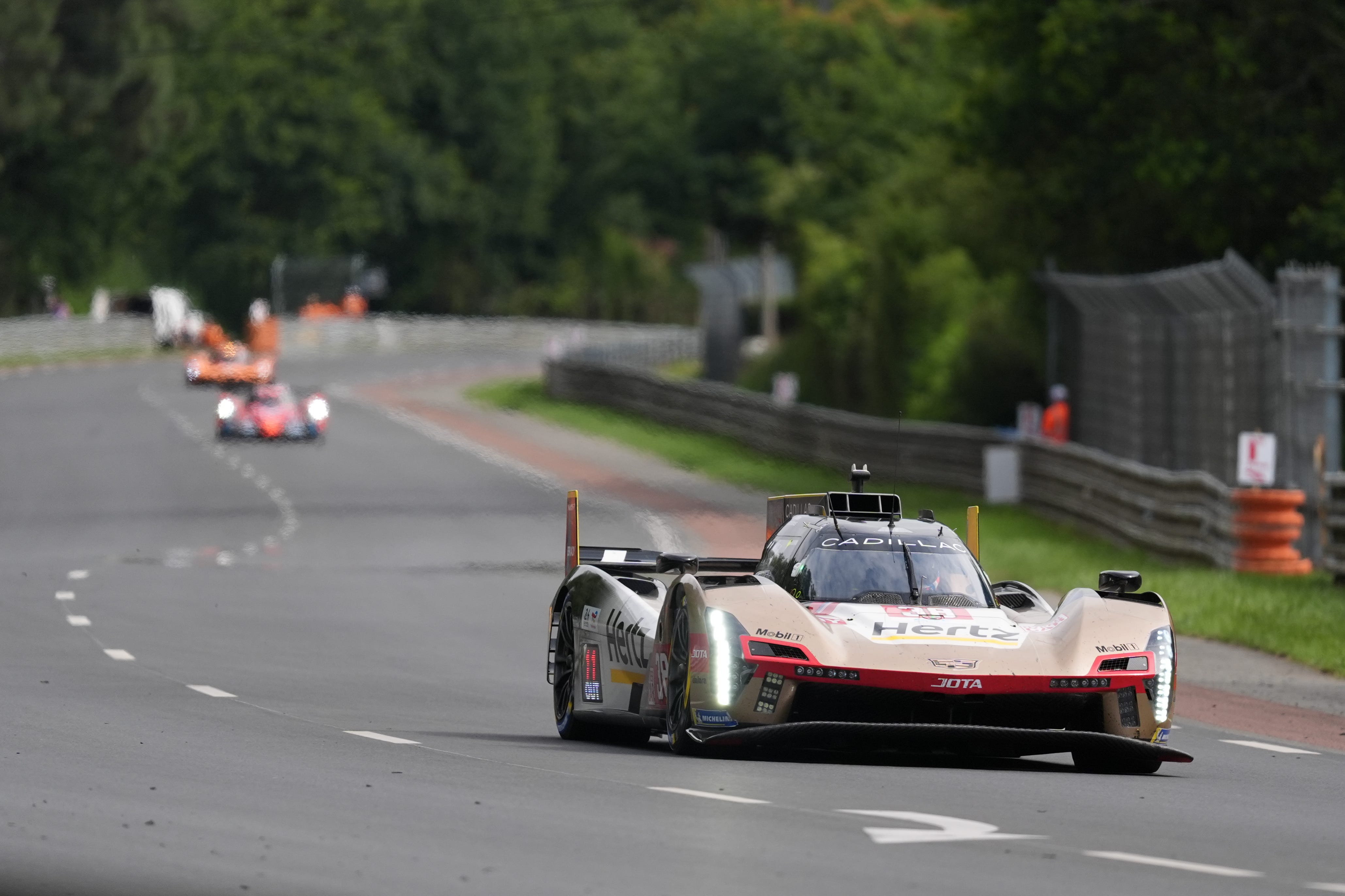 Cadillac Pimpin 24 Hours of Le Mans Usai Enam Jam, BMW dan Toyota Masih Mengancam