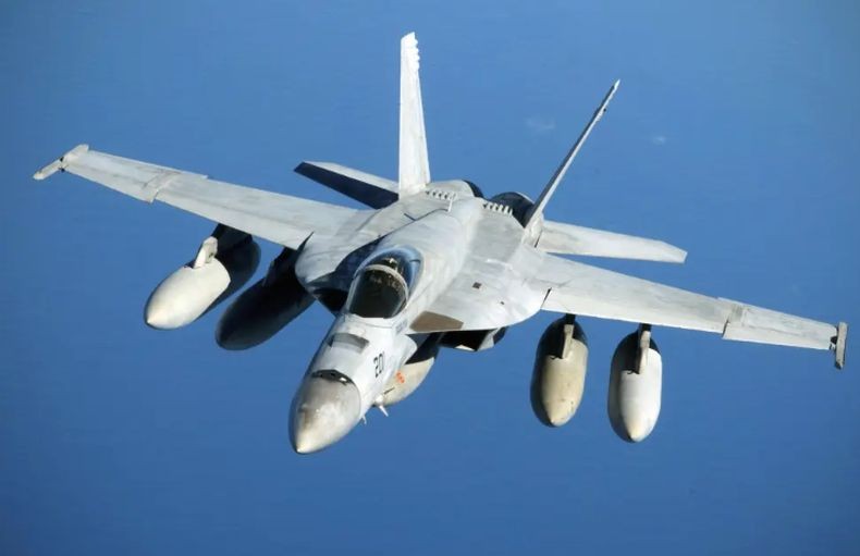 Jet Tempur F/A-18 Hornet Korps Marinir AS Jatuh di Washington, Dua Pilot Selamat dan Kebakaran Hutan Meluas