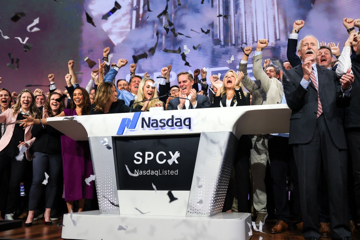 SpaceX Resmi Melantai di Nasdaq, Harga Saham Langsung Melonjak 19% di Hari Perdana