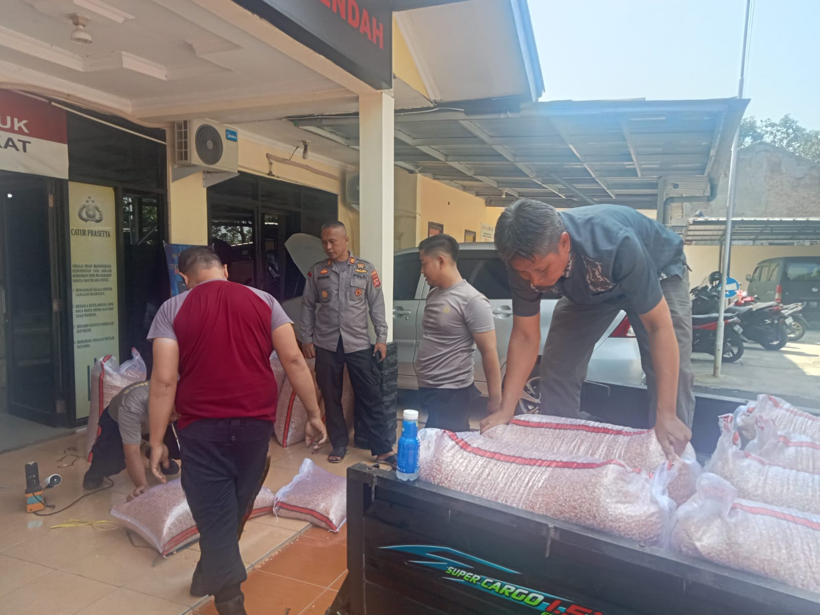 Polsek Baleendah Kirim 1 Ton Jagung Petani ke Bulog Sumedang, Bantu Jaga Pasokan Pangan