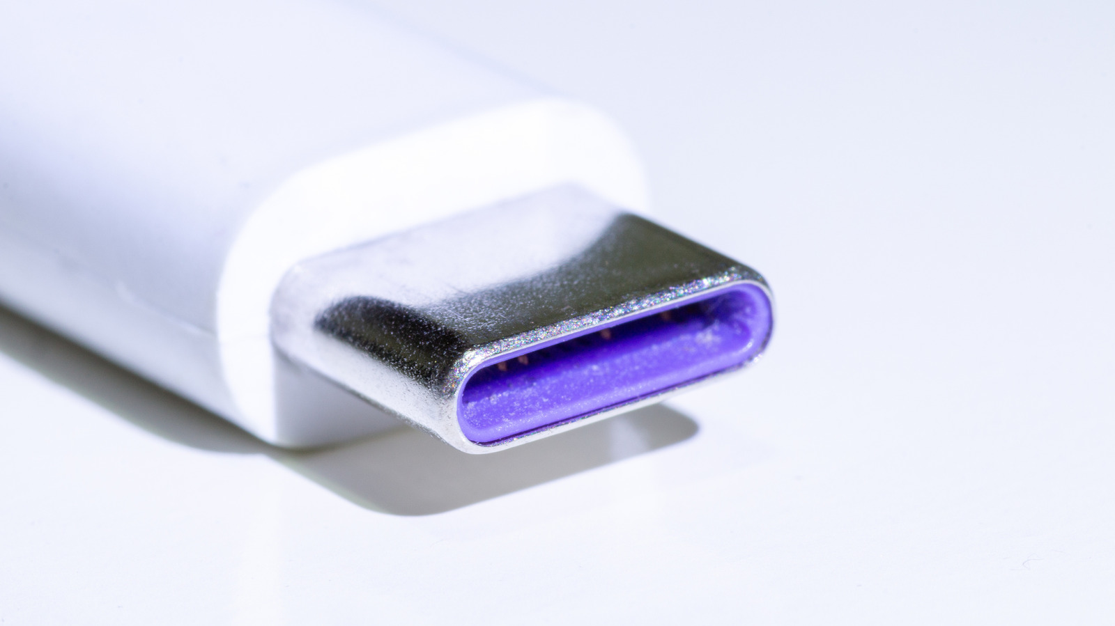 Warna Ungu pada Konektor USB Bukan Sekadar Estetika, Ini Arti Sebenarnya di Balik Kode Warna yang Sering Menyesatkan
