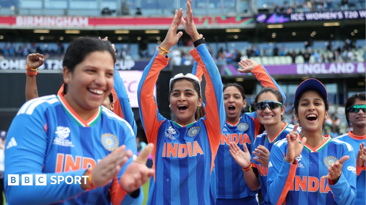 Deepti Sharma 5-10 dan Mandhana 68 Bawa India Bantai Pakistan di T20 World Cup