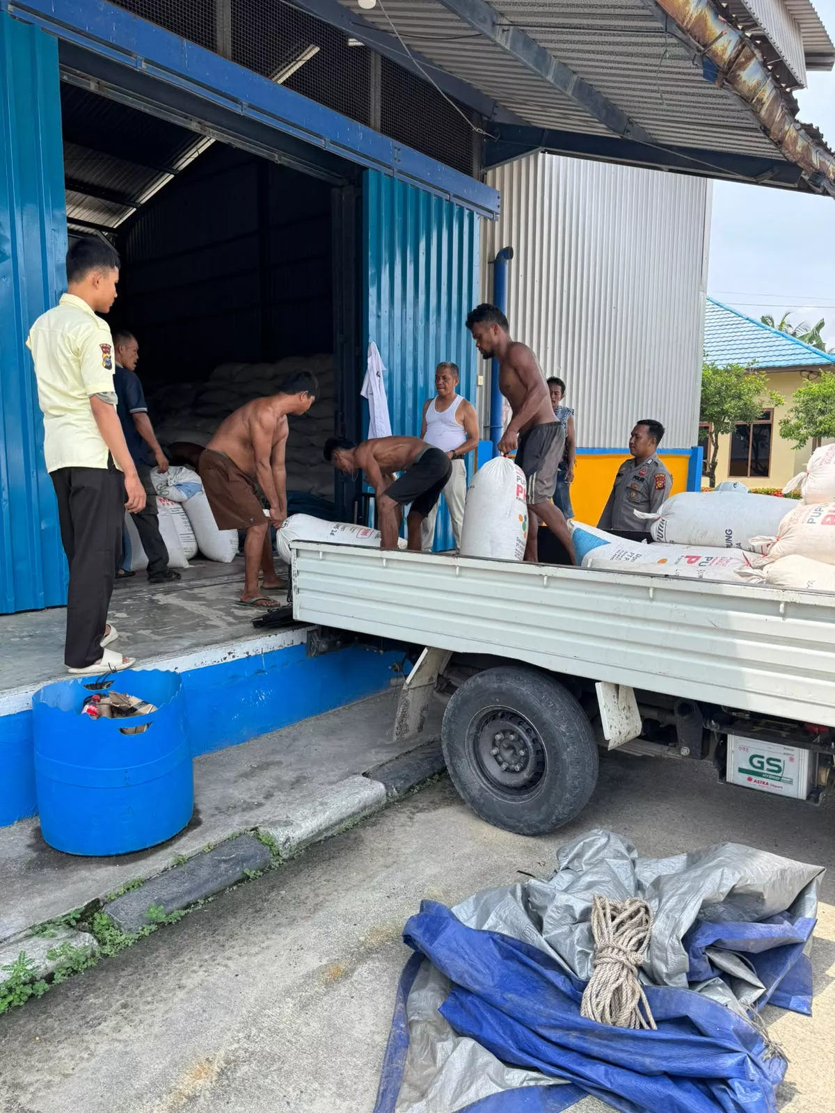 Polsek Kuantan Mudik Kirim 1,1 Ton Jagung Petani ke Bulog, Kadar Air Cuma 10,3 Persen