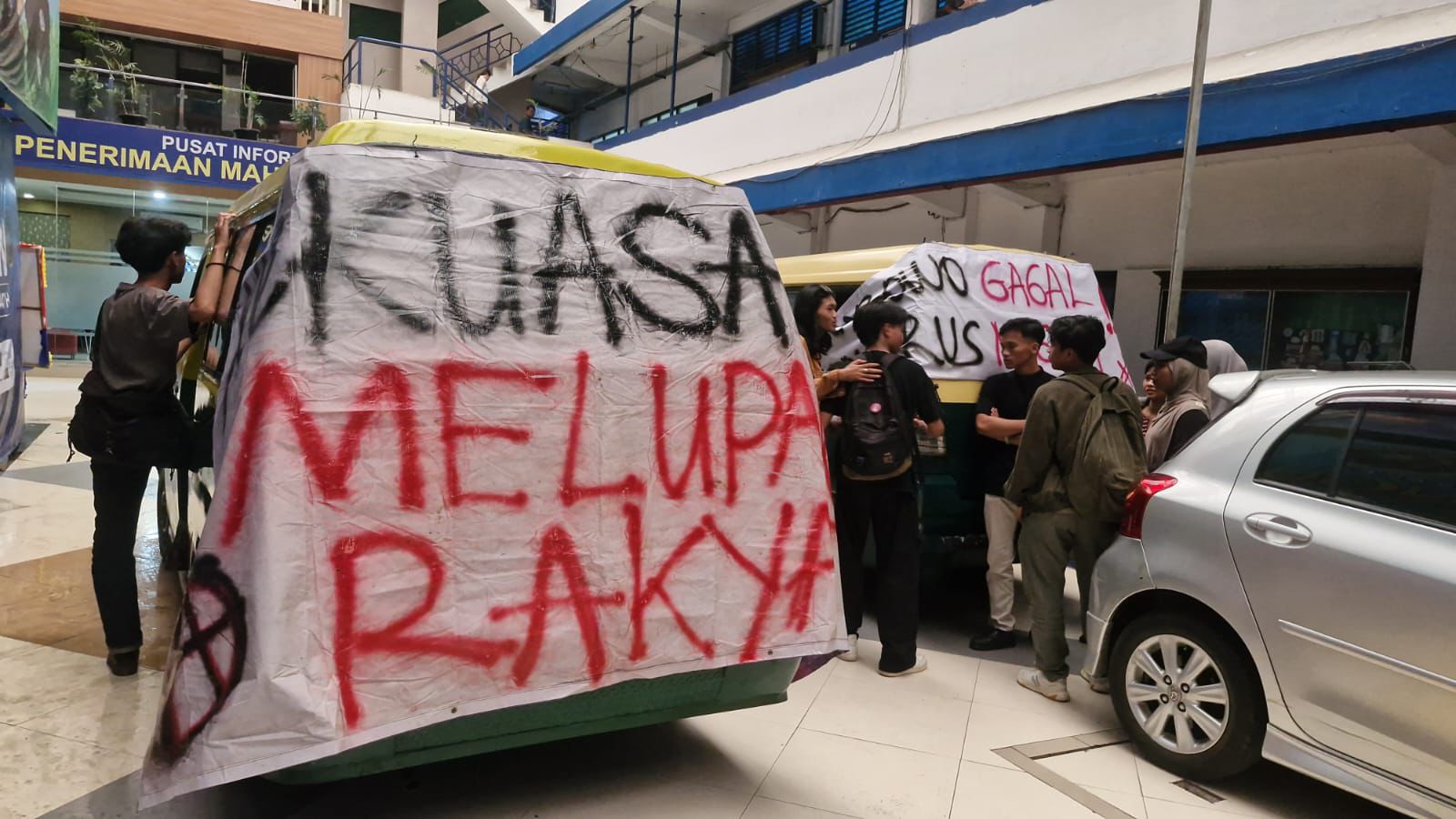 Puluhan Mahasiswa Kota Tangerang Gelar Aksi ke DPR RI, Tuntut Evaluasi BBM hingga Program Makan Bergizi Gratis