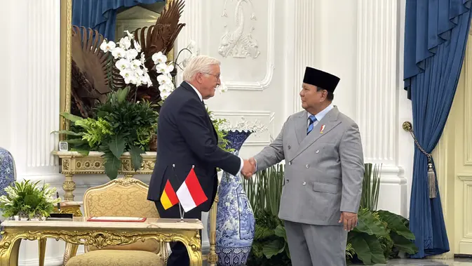 Presiden Jerman Tiba di Istana Merdeka, Prabowo Langsung Sambut dengan Jabat Tangan dan Pelukan