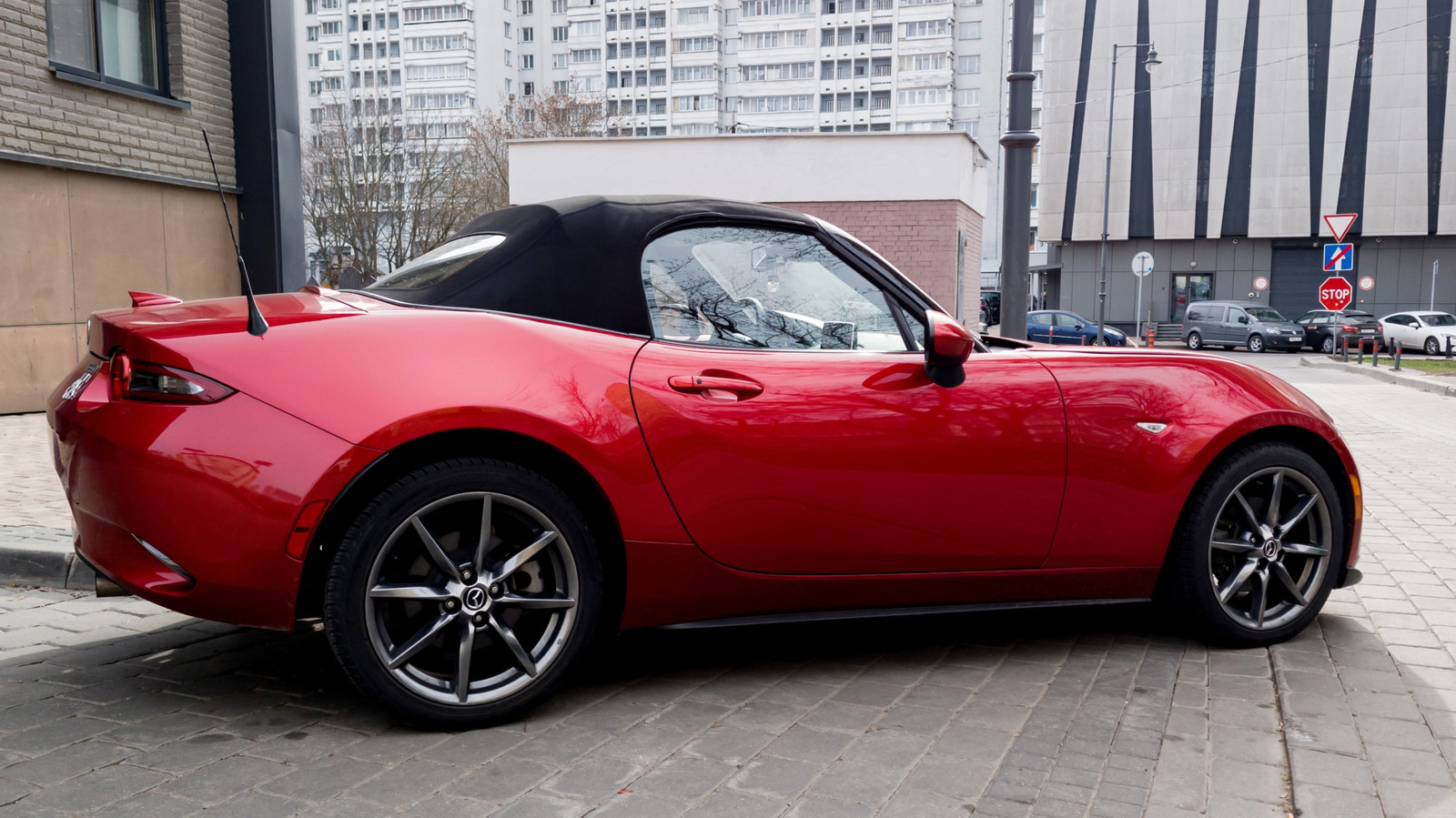 Bukan Mobil Sport Mazda MX-5, Data iSeeCars Ungkap Mobil Bensin Paling Jarang Dipakai di Amerika Serikat