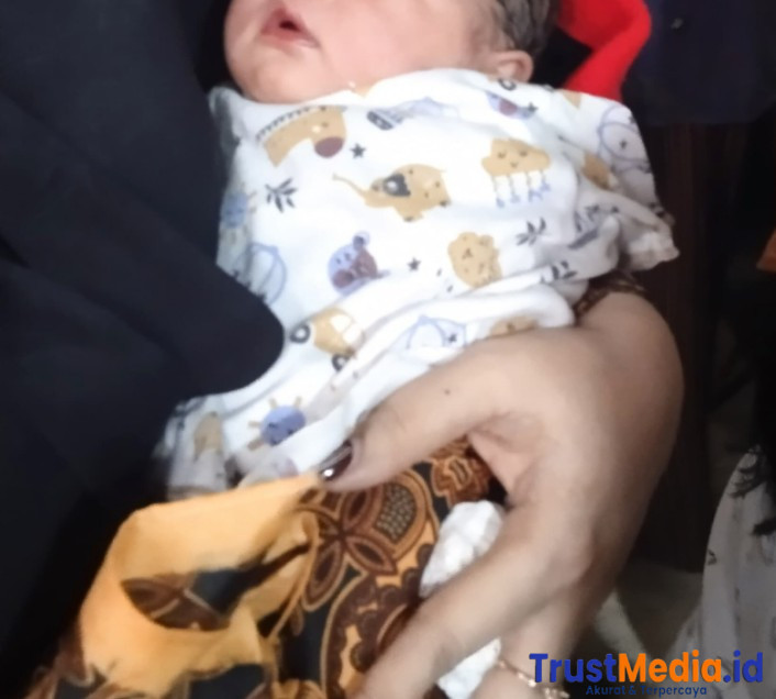 Warga Sukadana Lampung Timur Geger Temukan Bayi Perempuan Baru Lahir di Belakang Salon, Tali Pusar Masih Menempel