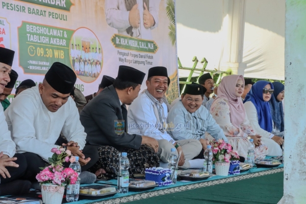 Bupati Pesisir Barat Ajak 3.000 Warga Perkuat Iman dan Persatuan di Pawai dan Tabligh Akbar Tahun Baru Islam 1448 H