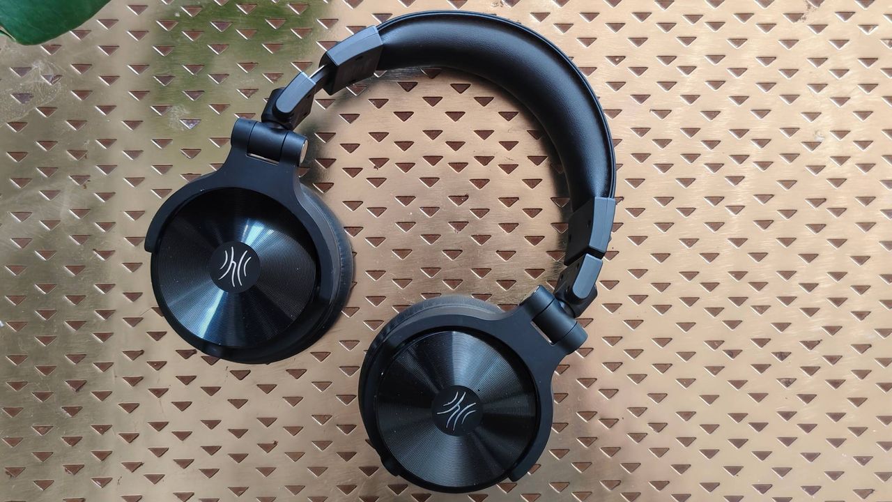Review OneOdio Studio Max 2: Headphone Niche untuk Musisi dengan Transmitter Low-Latency, Tapi Kurang untuk Audiens Umum