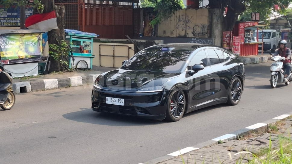 Luxeed R7 Mobil Listrik Hasil Kolaborasi Chery dan Huawei Tertangkap Uji Jalan di Indonesia, Incar Segmen Premium
