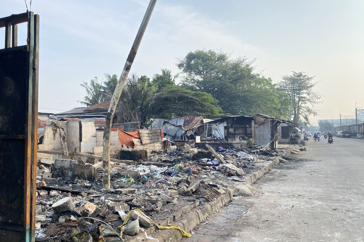Kebakaran Kampung Lio Depok Hanguskan Tujuh Kios, Warga Kehilangan Sumber Penghidupan