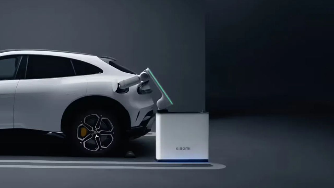 Xiaomi Rilis Robot Charger Mobil Listrik, Bisa Colokin Sendiri Tanpa Turun dari Mobil