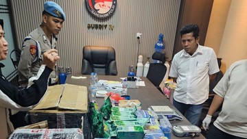 Bareskrim Polri Tangkap Dua Buronan Kasus 48 Kg Sabu Jaringan Indonesia-Malaysia di Riau