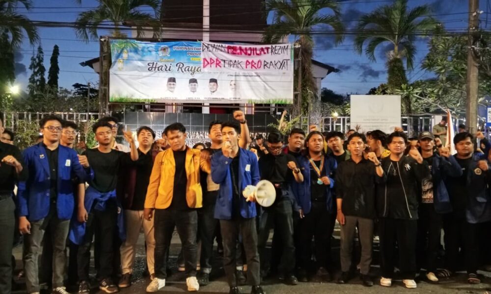 Mahasiswa Kalsel Nyatakan Mosi Tidak Percaya ke DPR RI Dapil, Tunggu Wakil Rakyat hingga Larut Malam