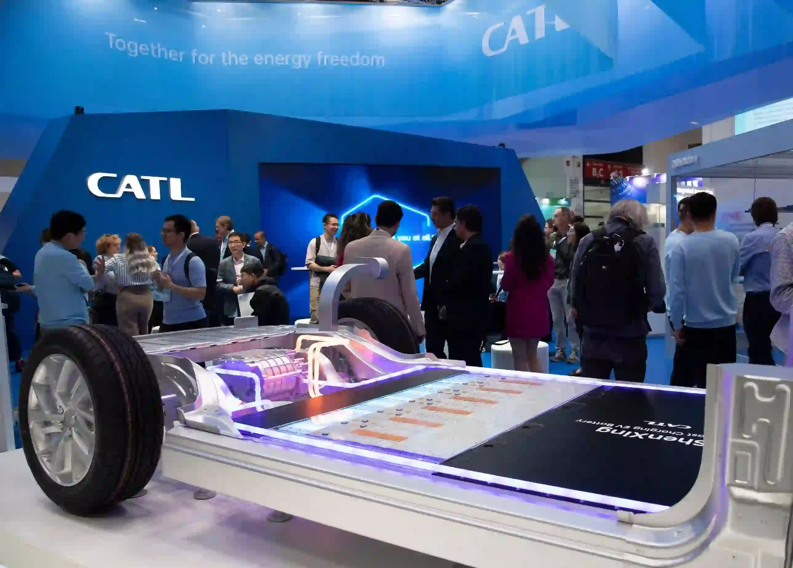 Standar Baterai China 2026 Wajib Tahan 300 Siklus Fast Charging, BYD dan CATL Sudah Siap