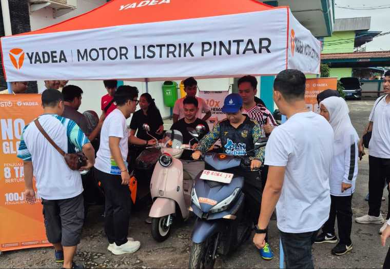 PLN UP3 Mempawah Gelar Test Drive Motor Listrik Yadea, Edukasi Soal Mitos Jarak Tempuh