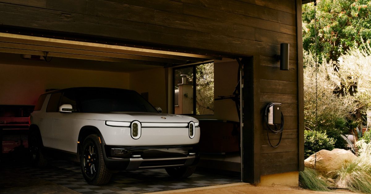 Rivian Gandeng ChargeScape, Pemilik Bisa Hemat Biaya Cas Mobil Listrik di Rumah