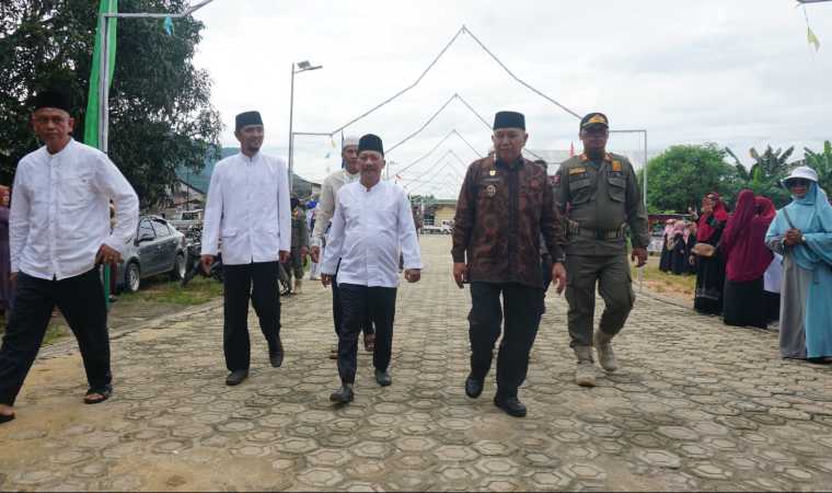 Wabup Mempawah Juli Suryadi Lepas Pawai 36 Kelompok Peserta di Anjongan Sambut 1 Muharram 1448 H