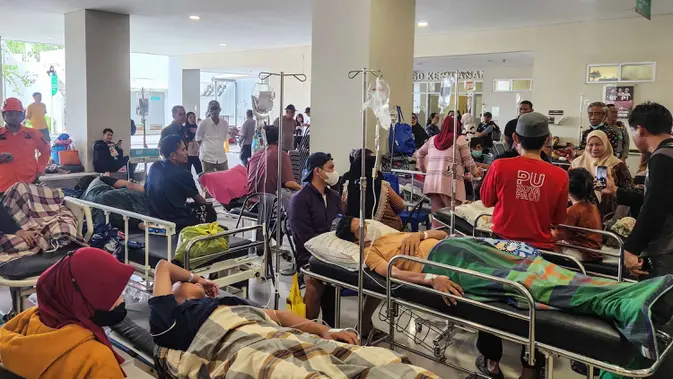 Gempa M 6,7 Guncang Palu, Pasien RSUD Anutapura Dievakuasi ke Luar Gedung