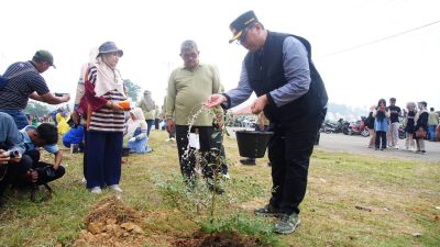 Wabup Tanah Datar Ajak Warga Mulai Pilah Sampah dari Rumah, Target 2 Miliar Pohon untuk Ketahanan Iklim