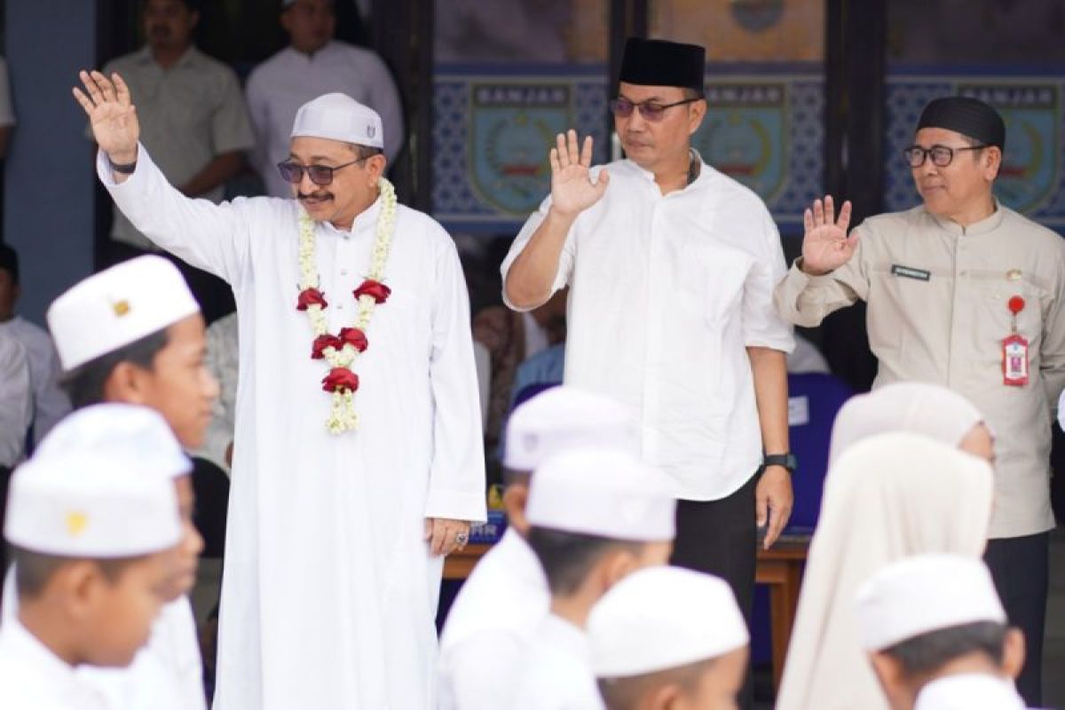 Wabup Banjar Ajak Masyarakat Lestarikan Budaya Islami Lewat Pawai 1 Muharram, Ribuan Peserta Meriahkan