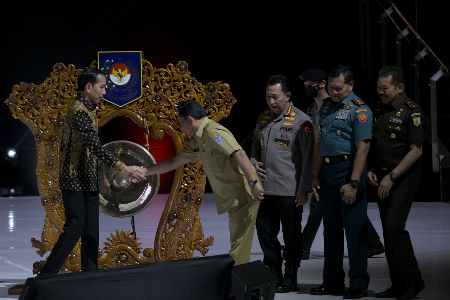 Presiden Jokowi Minta Pemda dan DPRD Tuntaskan Dua Hambatan Investasi: Tata Ruang dan Izin Bangunan